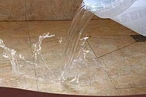 新北漏水维修 免砸砖防水材料该如何施工